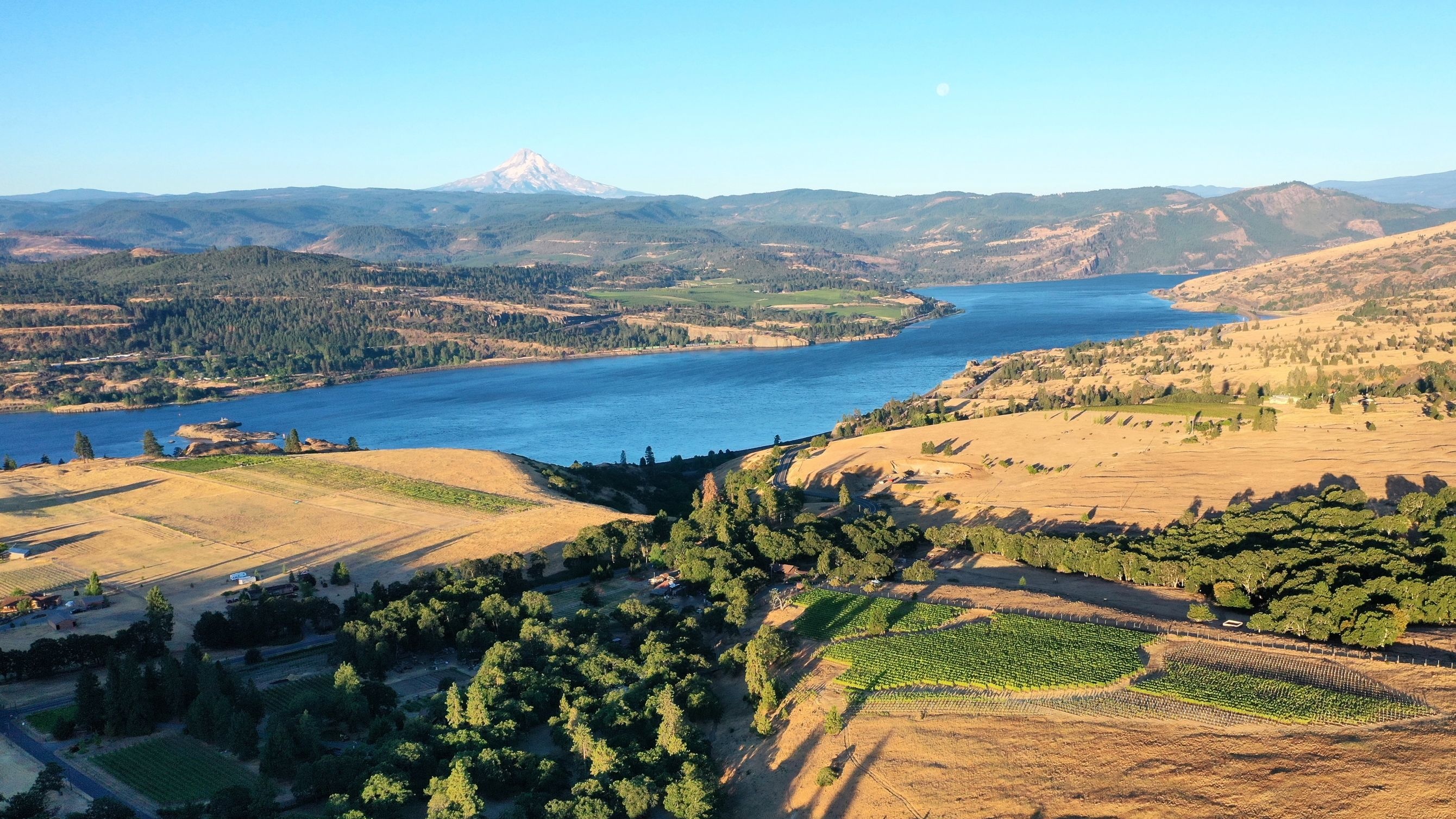 Pacific Northwest Inland Empire landscape with mountains and rolling hills